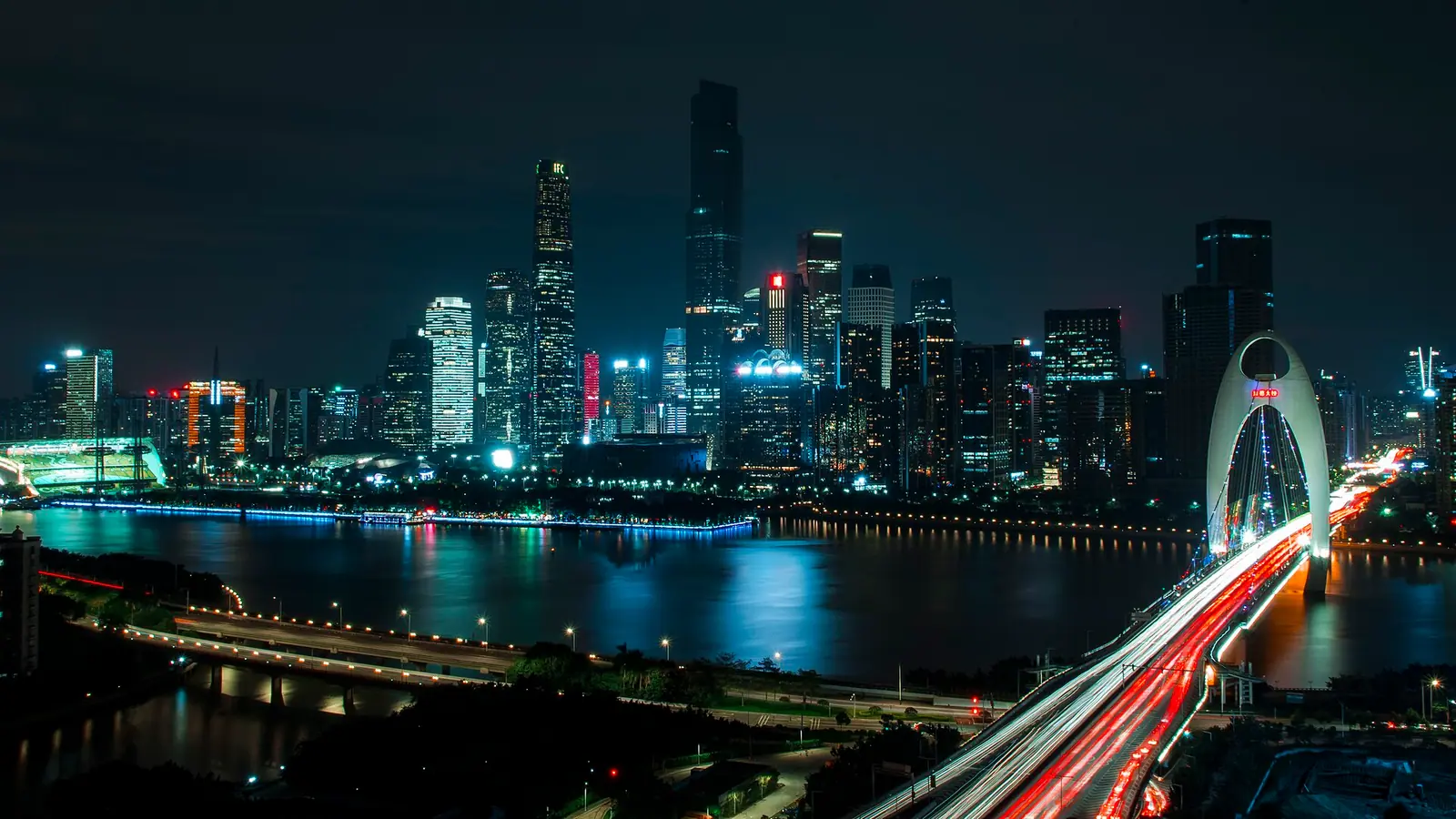 Guanghzou at night in 2017 by Dairui Chen.